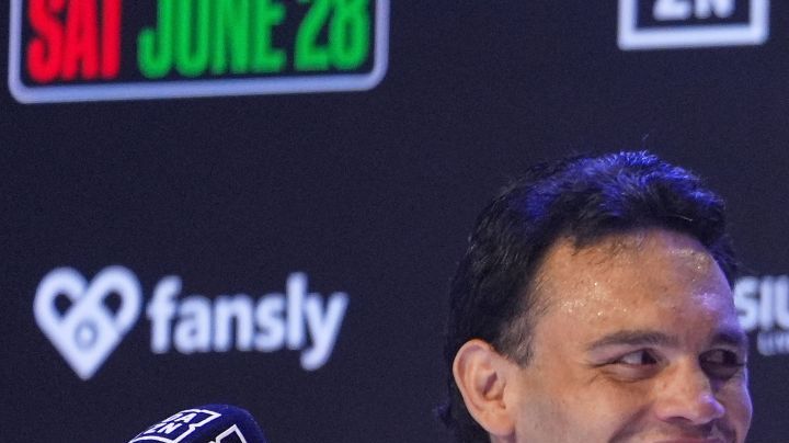 Boxers Cesar Chavez Jr,, left, smiles towards his father Julio Cesar Chavez, Mexico's former world champion, during a boxing news conference at the Avalon Hollywood Theatre in Los Angeles, Wednesday, May 14, 2025. (AP Photo/Damian Dovarganes)