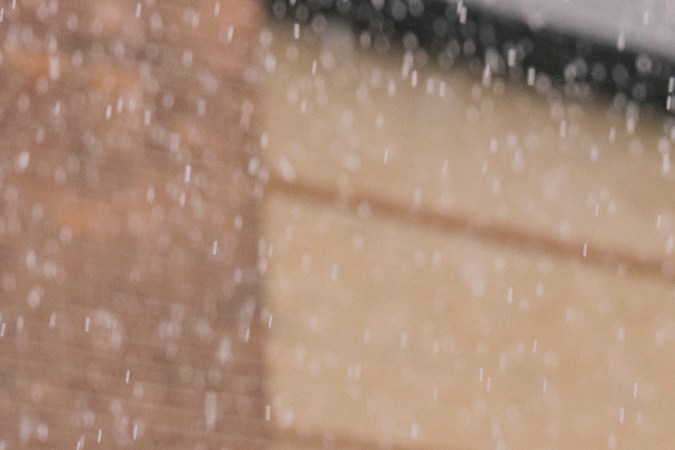 My Oxford Year. (L to R) Corey Mylchreest as Jamie and Sofia Carson as Anna in My Oxford Year. Cr. Chris Baker/Netflix ©2024
