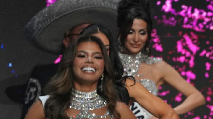 Miss Puerto Rico Jennifer Colón, center, competes during the final round of the 73rd Miss Universe Beauty Pageant in Mexico City, Saturday, Nov. 16, 2024. (AP Photo/Fernando Llano)