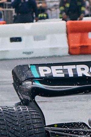 Over 9,000 fans gathered on San Juan’s iconic Puente Dos Hermanos to witness Puerto Rico’s first-ever Formula 1 demo run, led by adidas Originals, global icon Bad Bunny, and the Mercedes-AMG PETRONAS F1 Team.