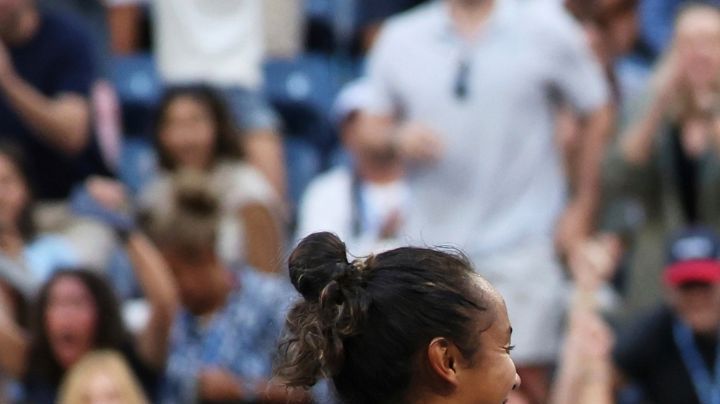 Leylah Fernandez, left, of Canada, and Venus Williams, of the United States, celebrate a win during a third-round doubles match of the U.S. Open tennis championships, Monday, Sept. 1, 2025, in New York. (AP Photo/Heather Khalifa)