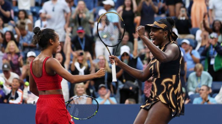 Leylah Fernandez, left, of Canada, and Venus Williams, of the United States, celebrate a win during a third-round doubles match of the U.S. Open tennis championships, Monday, Sept. 1, 2025, in New York. (AP Photo/Heather Khalifa)