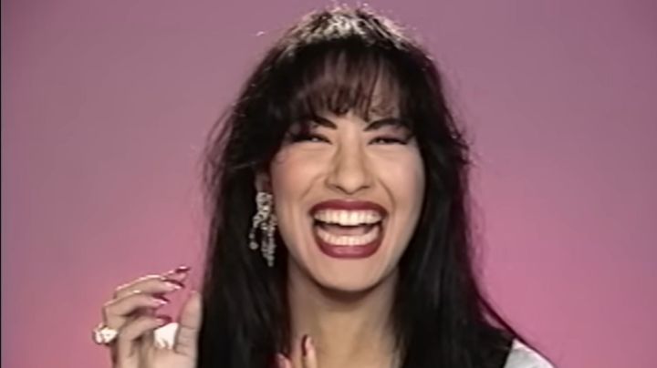 Selena Quintanilla in Selena y los dinos