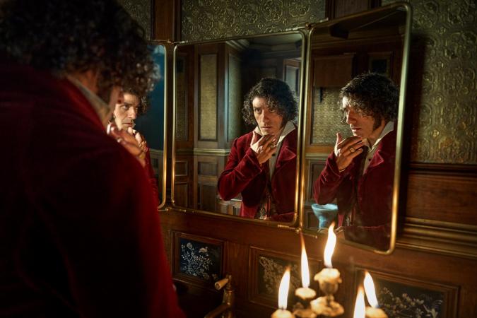 FRANKENSTEIN. Oscar Isaac as Victor Frankenstein in Frankenstein. Cr. Ken Woroner/Netflix © 2025.