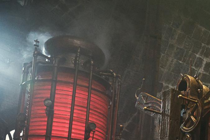 Frankenstein. Oscar Issac as Victor Frankenstein in Frankenstein . Cr. Ken Woroner/Netflix © 2025.
