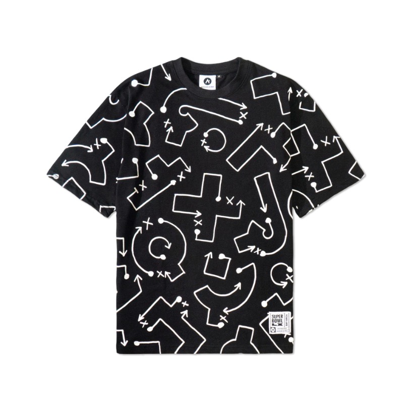 Aaron De La Cruz black shirt