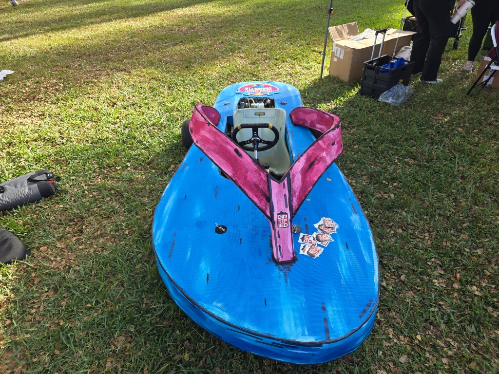 giant chancleta vehicle