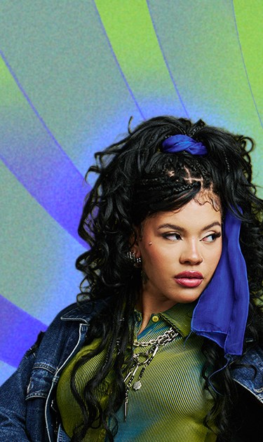 Ebony_Ajuliacosta_Amabbi_Brazilian