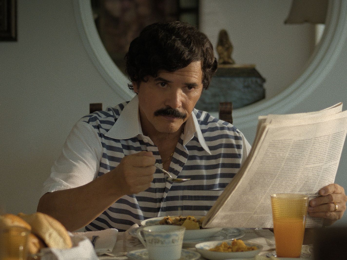 John Leguizamo on Perfecting the Colombian Accent to Play Pablo Escobar in ‘Dear Killer Nannies’ 04.01.26