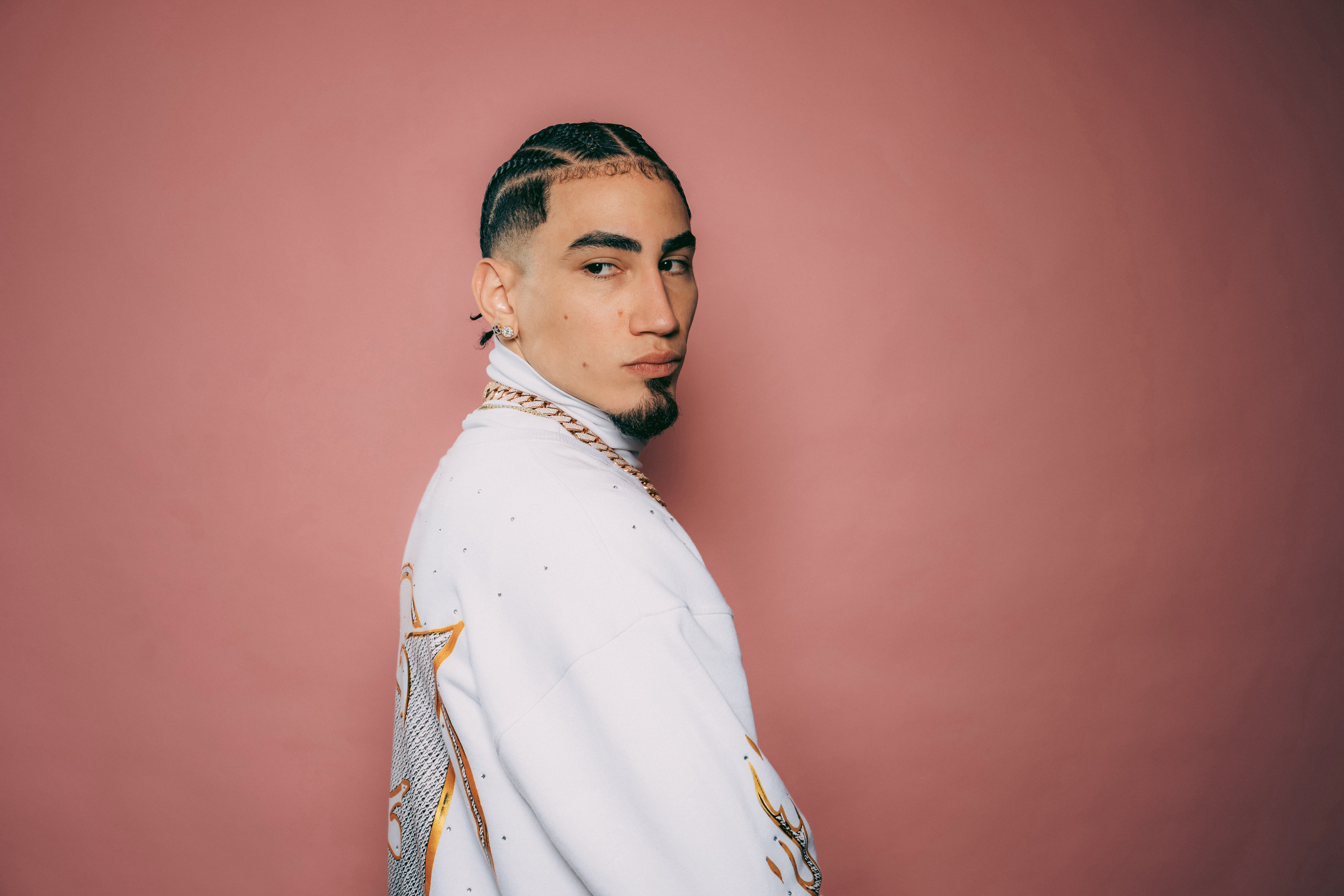 EXCLUSIVE: Omar Courtz Announces ‘Por Si Mañana No Estoy – USA Tour’