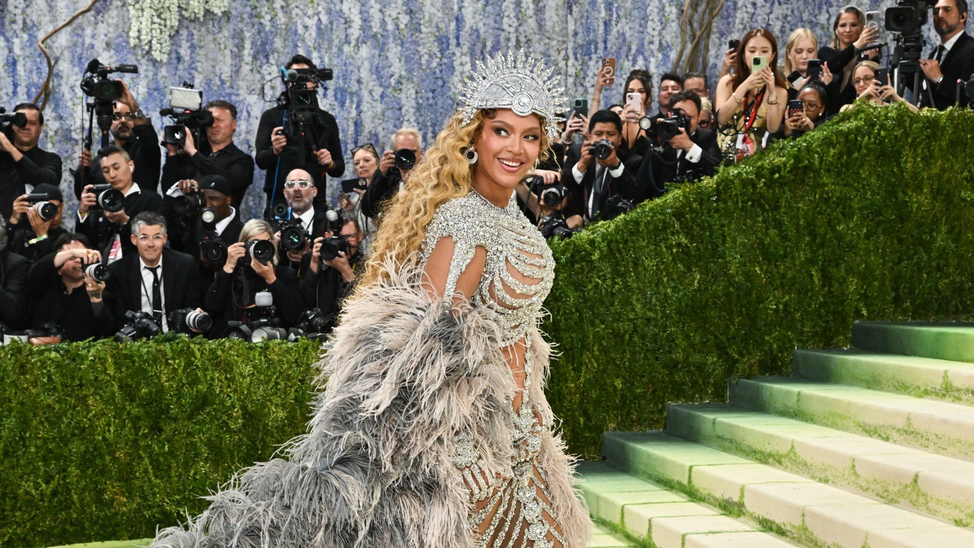 The Mexican-Salvadoran MUA Behind Beyoncé’s Met Gala Look Has a Makeup ...