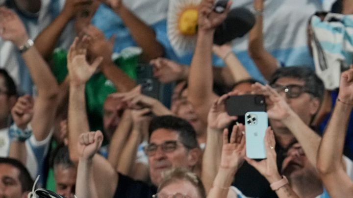 Title: Uruguay Argentina Wcup 2026 Soccer Image ID: 25081058101844 Article: Fans of Argentina celebrate as their team defeated Uruguay during a qualifying soccer match for the FIFA World Cup 2026 in Montevideo, Uruguay, Friday, March 21, 2025. (AP Photo/Matilde Campodonico)