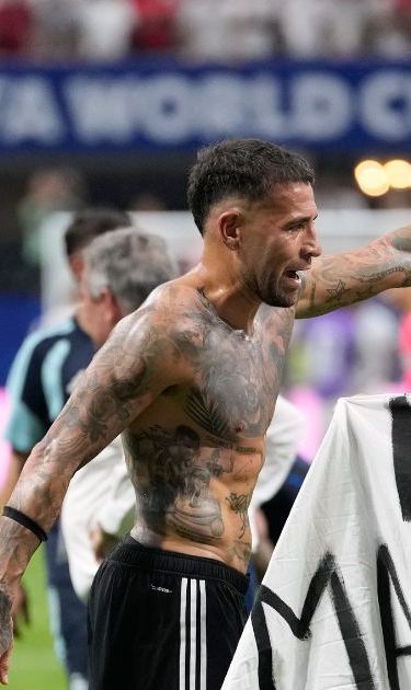 Title: APTOPIX Argentina England WCup Soccer Image ID: 26196771757101 Article: Argentina's Giovani Lo Celso holds a banner with the words "The Malvinas are Argentine", referring to the Falkland Islands, while teammate Argentina's Nicolas Otamendi gestures to him, at the end of the World Cup semifinal soccer match between England and Argentina in Atlanta, Wednesday, July 15, 2026. (AP Photo/Rebecca Blackwell)